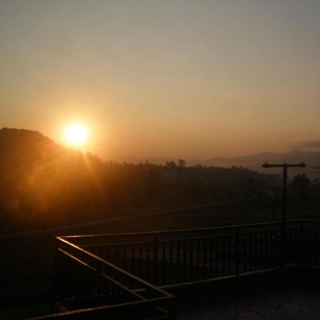 Castle Hotel Pokhara Luaran gambar