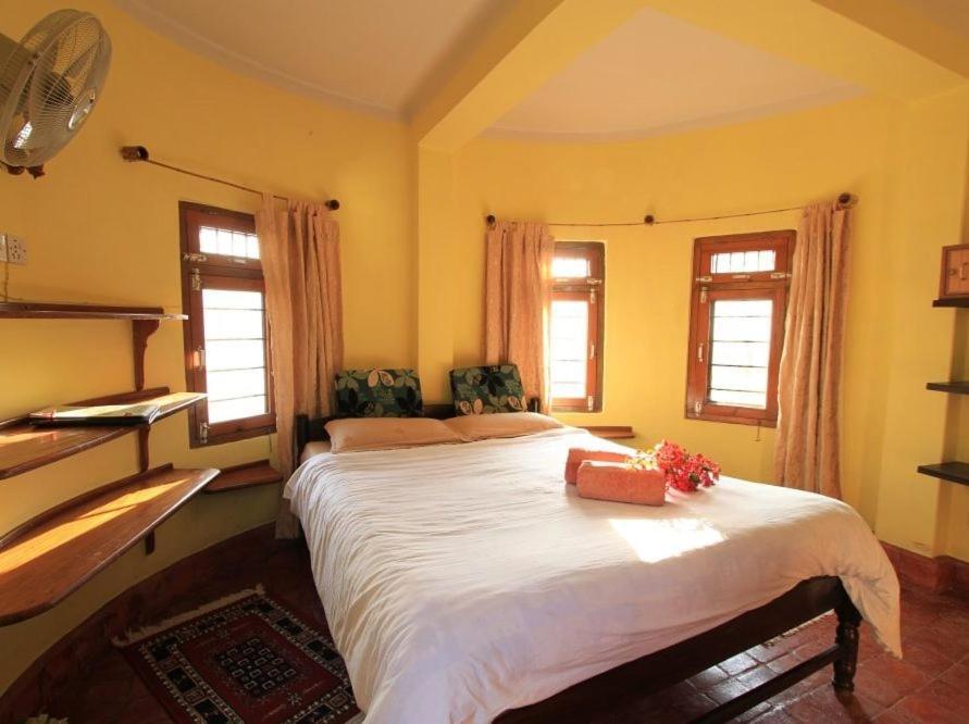 Castle Hotel Pokhara Luaran gambar